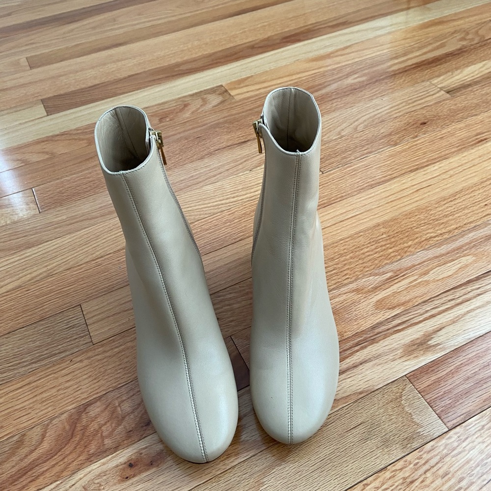 Vince ankle boots!
